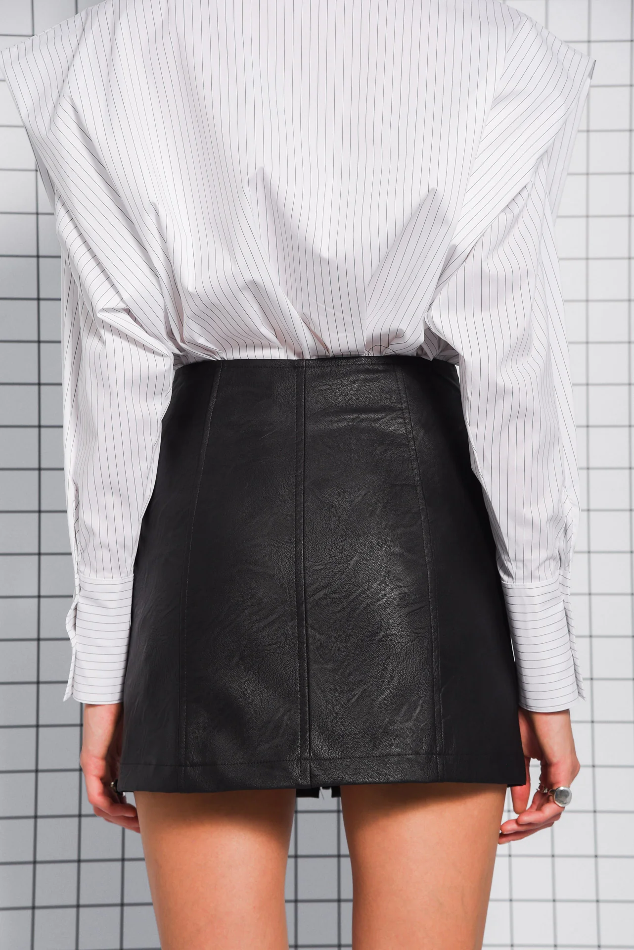MOMENTUM MINI SKIRT BLACK - Image 5